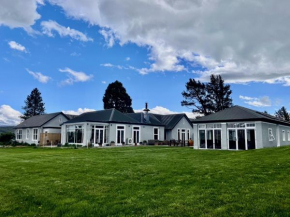 74 on Lockhart, Oturehua
